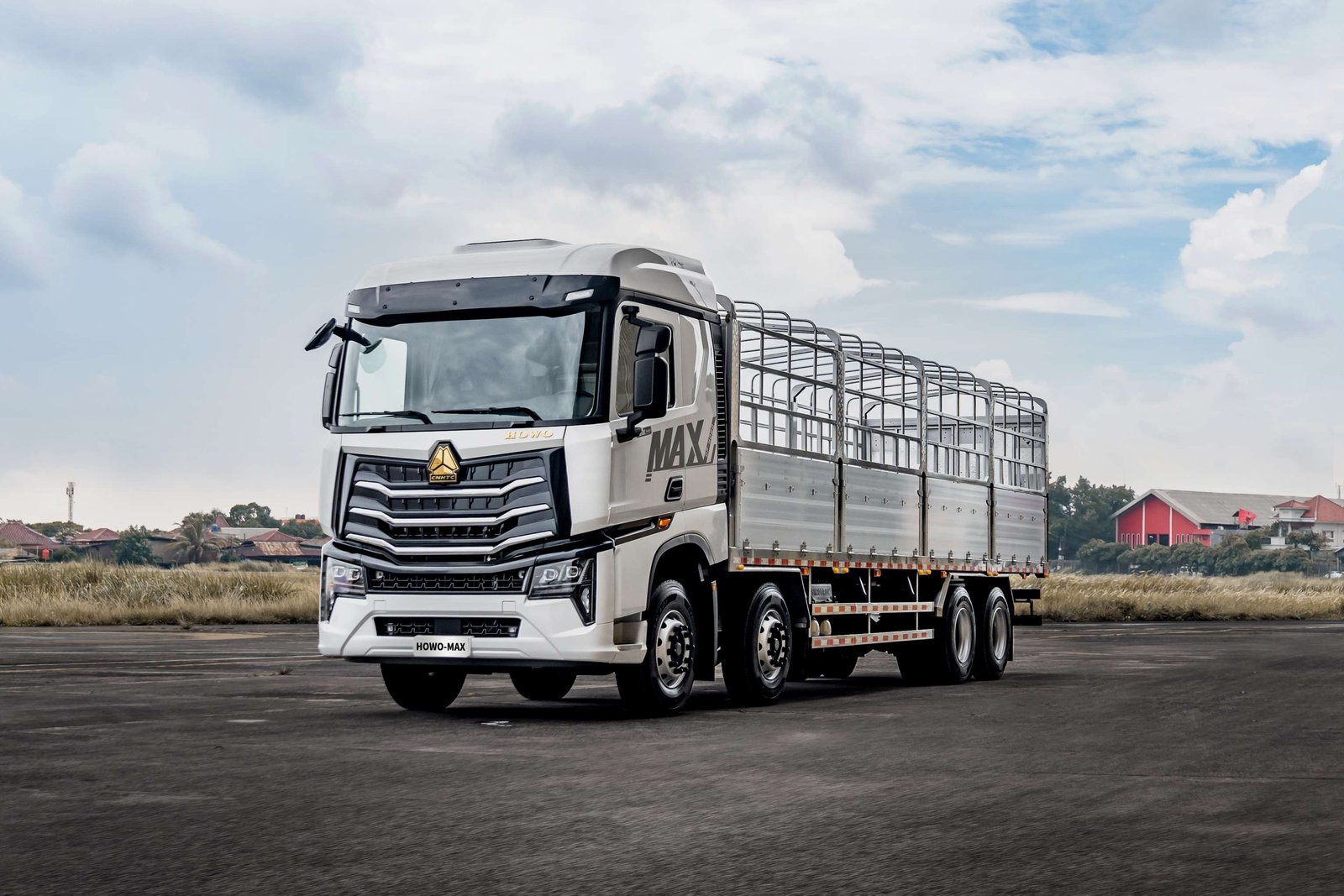 HOWO-MAX 8x4 cargo (1)