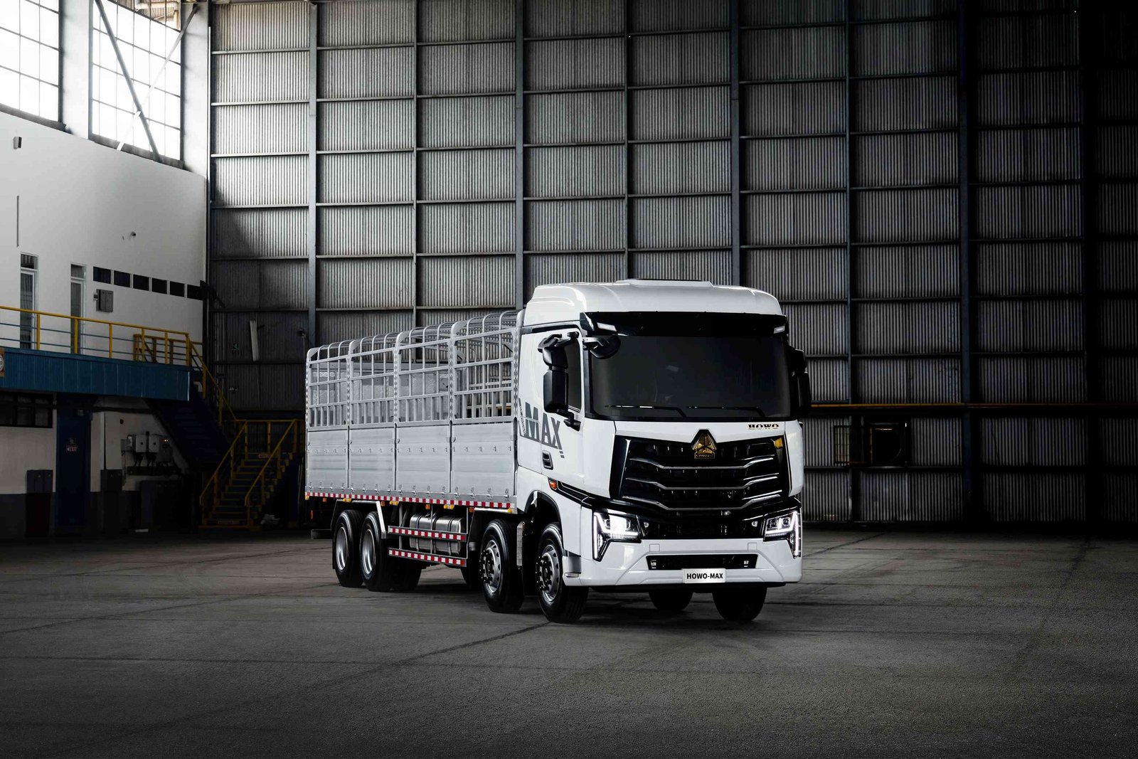 HOWO-MAX 8x4 cargo (5)